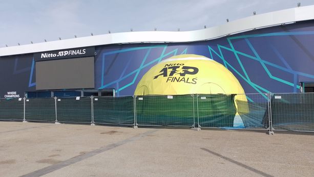 Atp Finals, un'enorme palla da tennis sorge di fronte al Pala Olimpico: l'attesa è (quasi) finita Atp Finals, un'enorme palla da tennis sorge di fronte al Pala Olimpico: l'attesa è (quasi) finita
