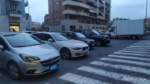 Parcheggio selvaggio a Vanchiglietta, lo sfogo dei residenti: “E' un problema culturale” Parcheggio selvaggio a Vanchiglietta, lo sfogo dei residenti: “E' un problema culturale”
