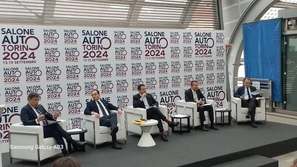 Il Salone dell'auto 2024 riaccende il motore delle polemiche: "Chiudiamo i conti dopo un passato di scelte frettolose" Il Salone dell'auto 2024 riaccende il motore delle polemiche: "Chiudiamo i conti dopo un passato di scelte frettolose"
