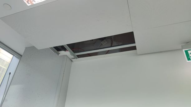 Porte rotte, ascensori e stanze inaccessibili. Sopralluogo delle opposizioni al Grattacielo: &quot;Inaugurato troppo in fretta&quot; [FOTO]