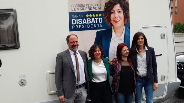 In tour per sostenere Disabato, parte il camper M5s: "La nostra ricetta dove hanno fallito gli altri" In tour per sostenere Disabato, parte il camper M5s: "La nostra ricetta dove hanno fallito gli altri"
