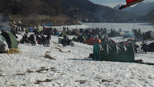 A Pontechianale torna la pacifica invasione dei biker più “temerari”: nel week-end c’è l’Agnellotreffen
