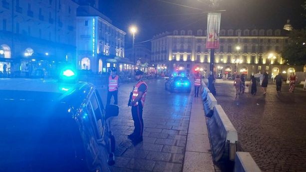 Controlli dei Carabinieri contro le baby gang: 17enne sorpreso con tirapugni e manganello Controlli dei Carabinieri contro le baby gang: 17enne sorpreso con tirapugni e manganello