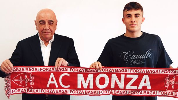 Leo, 17 anni, primo contratto da professionista in serie A: «Orgogliosi di te» Leo, 17 anni, primo contratto da professionista in serie A: «Orgogliosi di te»