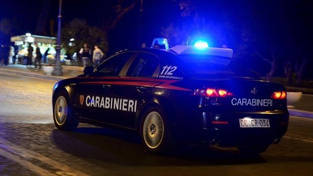 Maxi operazione antidroga dei carabinieri nei locali del centro di Luino Maxi operazione antidroga dei carabinieri nei locali del centro di Luino