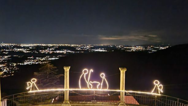 FOTO. Il Sacro Monte illumina dall'alto tutta Varese con lo spettacolo delle luci di Natale FOTO. Il Sacro Monte illumina dall'alto tutta Varese con lo spettacolo delle luci di Natale
