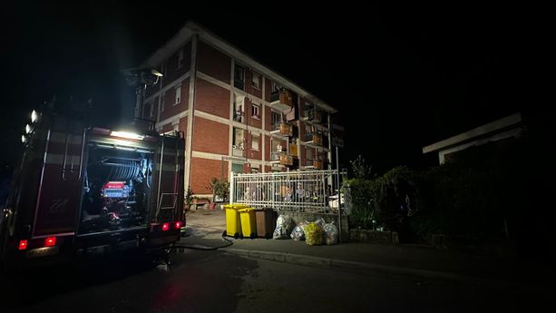 Incendio in una casa Aler di Saronno: palazzina evacuata