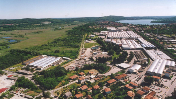 Infortunio sul lavoro alla Whirlpool di Cassinetta, operaio finisce al pronto soccorso