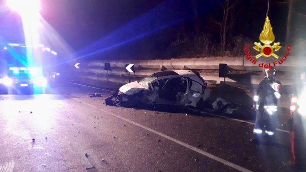 Schianto tra auto nella notte a Ganna: due feriti gravissimi