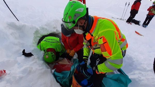 Trovati senza vita i due scialpinisti della provincia di Varese dispersi all'Alpe Devero. Sono un uomo e una donna di Samarate Trovati senza vita i due scialpinisti della provincia di Varese dispersi all'Alpe Devero. Sono un uomo e una donna di Samarate