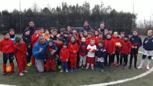 VIDEO. &quot;Leo non mollare&quot;: l'urlo per Pavoletti dal Caccia e da bimbi e alunni della nostra provincia
