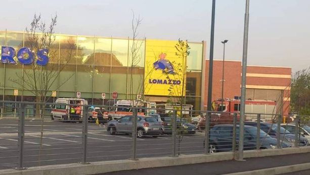 Lomazzo, spray al peperoncino al Tigros: 7 persone intossicate Lomazzo, spray al peperoncino al Tigros: 7 persone intossicate