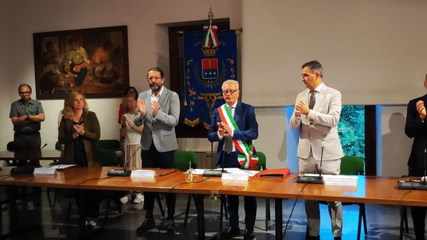 Il giuramento del neosindaco di Gavirate Parola. Presentata la giunta: Zocchi vicesindaco Il giuramento del neosindaco di Gavirate Parola. Presentata la giunta: Zocchi vicesindaco