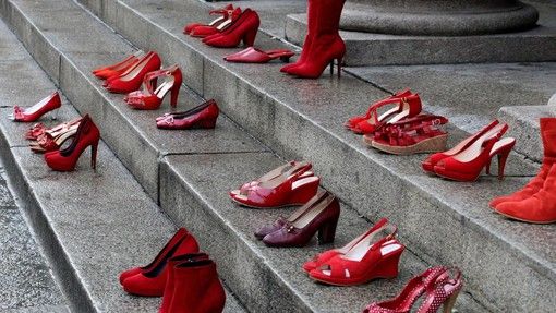 Via libera alle nuove norme del ‘Codice Rosso’ contro la violenza sulle donne Via libera alle nuove norme del ‘Codice Rosso’ contro la violenza sulle donne