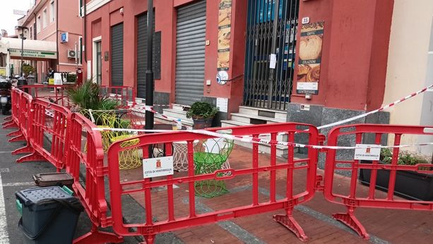 Ventimiglia, omicidio in piazza Battisti: bar ancora sotto sequestro in attesa di nuovi rilievi Ventimiglia, omicidio in piazza Battisti: bar ancora sotto sequestro in attesa di nuovi rilievi