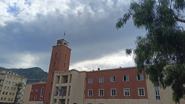 Ventimiglia: lettera anonima arriva in Comune, sotto accusa in tanti per la gestione del waterfront (Foto) Ventimiglia: lettera anonima arriva in Comune, sotto accusa in tanti per la gestione del waterfront (Foto)