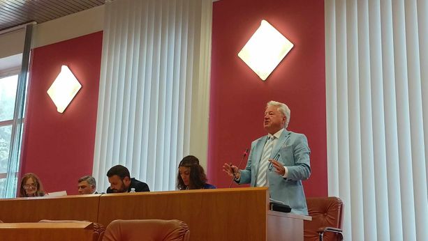 Ventimiglia, l'incompatibilità di Ventrella accende il consiglio comunale (Foto)