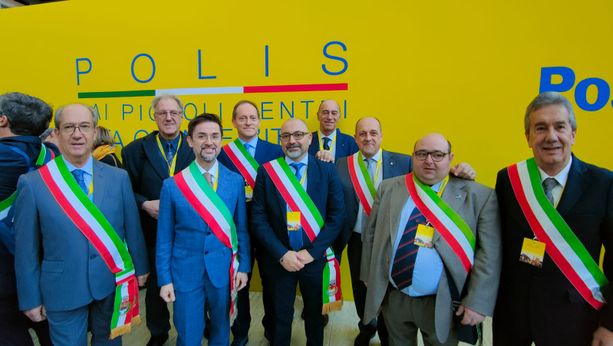 Sindaci savonesi a Roma per il Progetto Polist, appello a Poste Italiane: “Non abbandonate il territorio” (FOTO e VIDEO) Sindaci savonesi a Roma per il Progetto Polist, appello a Poste Italiane: “Non abbandonate il territorio” (FOTO e VIDEO)