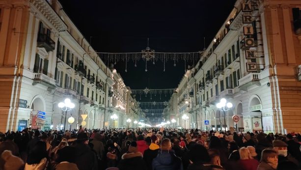 Cuneo come una 'discoteca a cielo aperto': è tornata IllumiNatale [FOTO e VIDEO]
