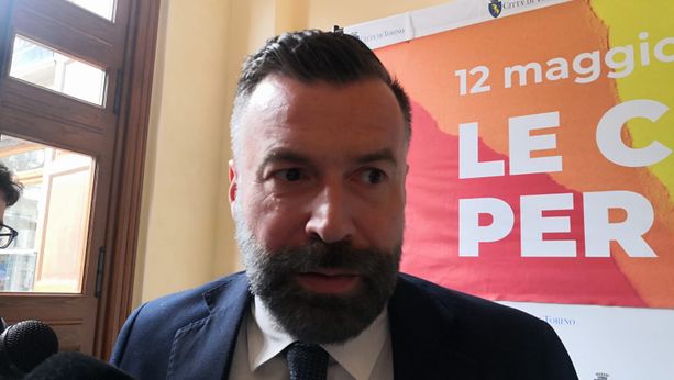 Zan contro Meloni: "Discrimina le famiglie". E Zagrebelsky invita i sindaci alla disobbedienza civile: "Trascrivete i figli di coppie gay" [VIDEO]