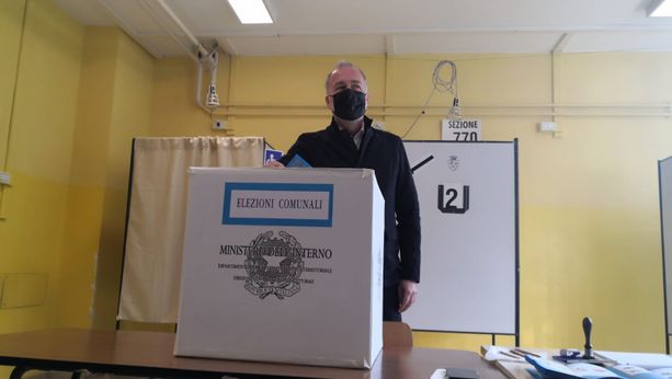 Damilano ai seggi: &quot;Torino vada a votare, deve crederci&quot; [FOTO e VIDEO]