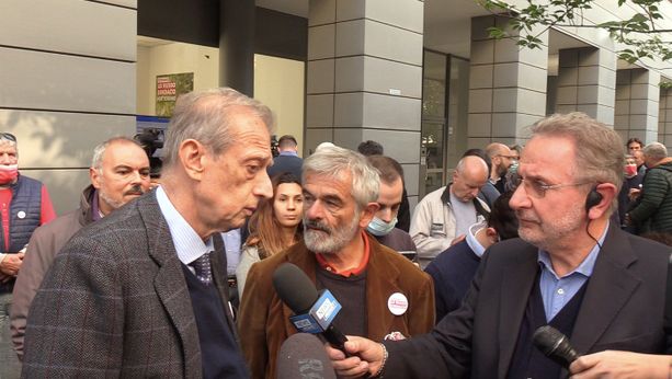 Lo Russo verso la vittoria, la gioia di Chiamparino e Fassino: “I torinesi hanno scelto esperienza e competenza” (VIDEO) Lo Russo verso la vittoria, la gioia di Chiamparino e Fassino: “I torinesi hanno scelto esperienza e competenza” (VIDEO)