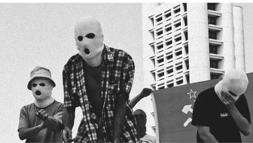 Inneggiava alle Brigate Rosse con canzoni eversive: indagata a Torino per istigazione a delinquere la band "P-38-La Gang" Inneggiava alle Brigate Rosse con canzoni eversive: indagata a Torino per istigazione a delinquere la band "P-38-La Gang"