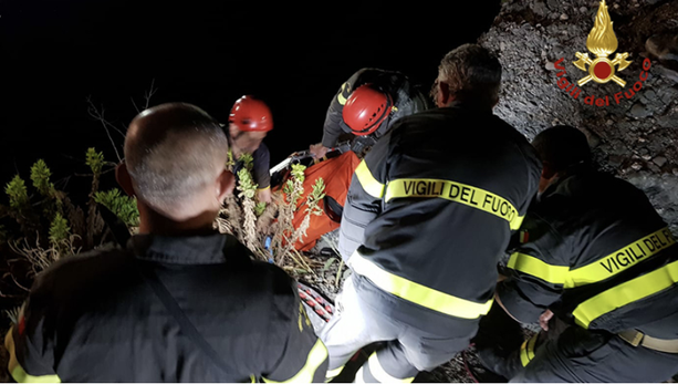 Castelveccana, cade alle cascate della Froda: scattano le ricerche e soccorritori in azione