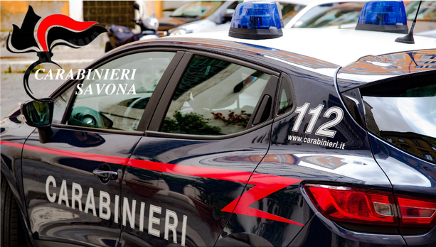 Schianto inseguendo un'auto sospetta: paura per una pattuglia dei carabinieri nel centro di Sassello Schianto inseguendo un'auto sospetta: paura per una pattuglia dei carabinieri nel centro di Sassello