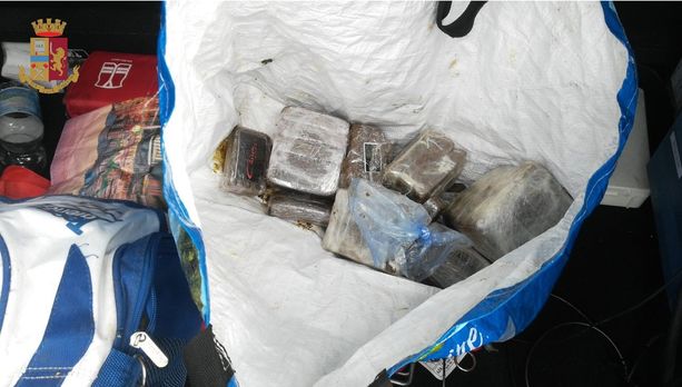 La polizia di Busto smantella una rete di spacciatori: arrestati nove nordafricani