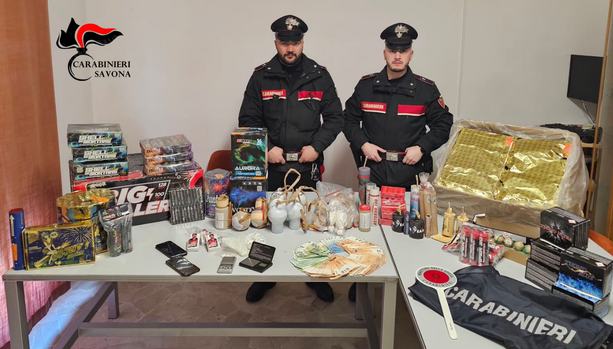 Droga, materiale da spaccio e 40kg di esplosivi: arrestato operaio 30enne