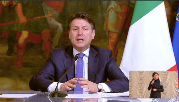 Conte firma un nuovo Decreto: "Subito 4,3 miliardi ai Comuni. I sindaci potranno aiutare i bisognosi" Conte firma un nuovo Decreto: "Subito 4,3 miliardi ai Comuni. I sindaci potranno aiutare i bisognosi"