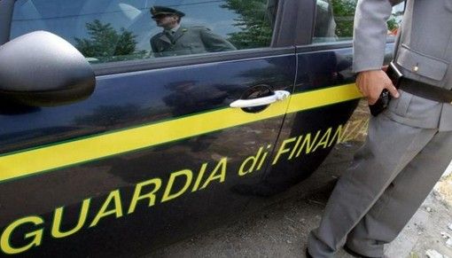 Traffico internazionale di droga e sequestro di persona, maxi operazione della Finanza: arrestate 9 persone Traffico internazionale di droga e sequestro di persona, maxi operazione della Finanza: arrestate 9 persone