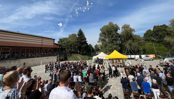 A Bisuschio l'addio a Christian: «La tua vita era un disegno bellissimo, ora tocca a noi concluderlo» A Bisuschio l'addio a Christian: «La tua vita era un disegno bellissimo, ora tocca a noi concluderlo»