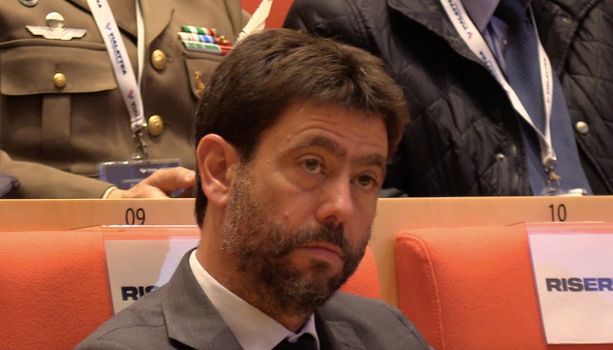 Terremoto in casa Juve, si dimette tutto il Cda: lascia anche Andrea Agnelli Terremoto in casa Juve, si dimette tutto il Cda: lascia anche Andrea Agnelli