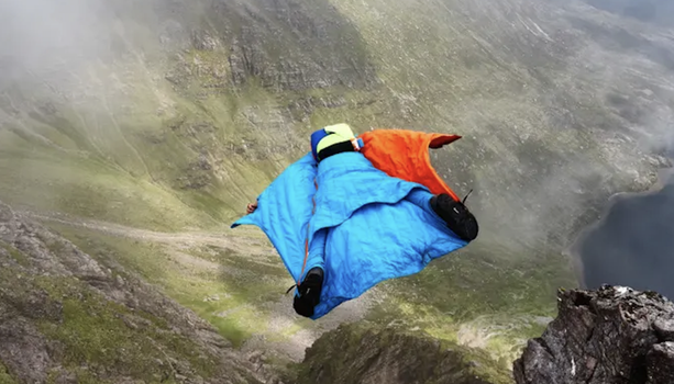 Era di Gallarate l'uomo morto nel Lecchese dopo essersi lanciato con la tuta alare Era di Gallarate l'uomo morto nel Lecchese dopo essersi lanciato con la tuta alare