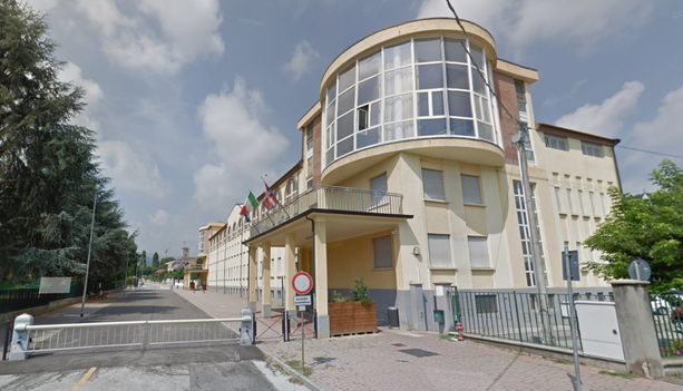 Foto denigratorie durante la Dad, la dirigente sospende le lezioni per un momento di educazione civica a 300 alunni Foto denigratorie durante la Dad, la dirigente sospende le lezioni per un momento di educazione civica a 300 alunni