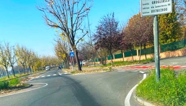 Grugliasco, il mezzo perde il gasolio lungo la strada: multa per il conducente di un autocarro