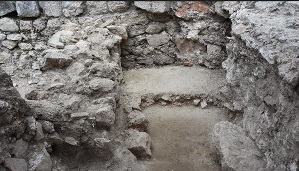 Arresti e perquisizioni dei carabinieri in cinque regioni per scavi archeologici clandestini Arresti e perquisizioni dei carabinieri in cinque regioni per scavi archeologici clandestini