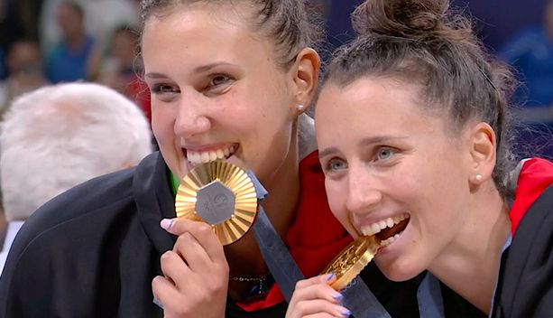 Italvolley d'Oro, Albisola esulta per Ilaria Spirito: "Giornata storica, aspettiamo il suo rientro per festeggiarla" Italvolley d'Oro, Albisola esulta per Ilaria Spirito: "Giornata storica, aspettiamo il suo rientro per festeggiarla"
