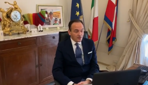 Cirio: "Siate responsabili: questo weekend preferite i parchi ai centri commerciali" Cirio: "Siate responsabili: questo weekend preferite i parchi ai centri commerciali"