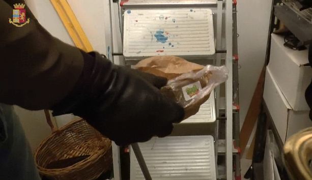 Operazione antidroga 'Praedictio' della Polizia: oggi tre interrogatori: gli indagati si avvalgono della facoltà di non rispondere Operazione antidroga 'Praedictio' della Polizia: oggi tre interrogatori: gli indagati si avvalgono della facoltà di non rispondere