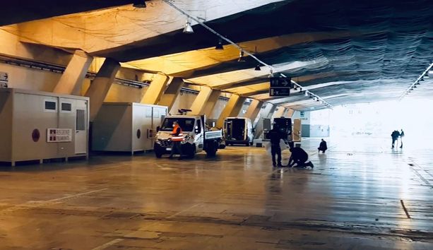 Torino Esposizioni, il Padiglione 5 si prepara a ospitare 458 posti letto per malati Covid [FOTO E VIDEO]