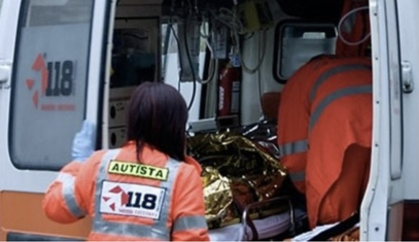 Trovato in auto in arresto cardiocircolatorio: automobilista gravissimo a Gazzada