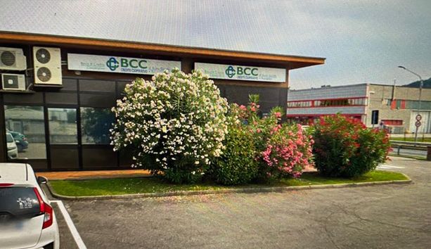 Rapina alla filiale di Bodio Lomnago della Bcc: la direttrice minacciata da due rapinatori Rapina alla filiale di Bodio Lomnago della Bcc: la direttrice minacciata da due rapinatori