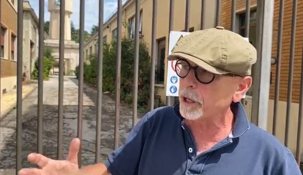 VIDEO. Zanzi davanti all'ex Aermacchi: «Via l'amianto, ovvio! Ma un supermercato e una piscina nell'hangar della nostra storia, no!» VIDEO. Zanzi davanti all'ex Aermacchi: «Via l'amianto, ovvio! Ma un supermercato e una piscina nell'hangar della nostra storia, no!»