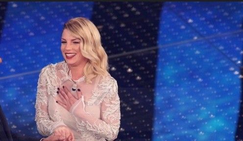 Pubblicato ‘Brutta storia’, il nuovo singolo di Emma conferma la sua forza interpretativa