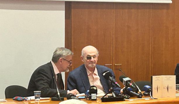 Salone del Libro, cresce l'attesa per Salman Rushdie: "Tornare in Italia è una vittoria, si chiude un cerchio" Salone del Libro, cresce l'attesa per Salman Rushdie: "Tornare in Italia è una vittoria, si chiude un cerchio"