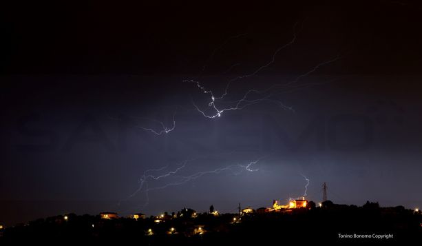 Allerta gialla fino alle 15: scesi tra 20 e 50 mm nella notte, corsi d'acqua vicini alle soglie di attenzione e ora occhio a vento e mare Allerta gialla fino alle 15: scesi tra 20 e 50 mm nella notte, corsi d'acqua vicini alle soglie di attenzione e ora occhio a vento e mare