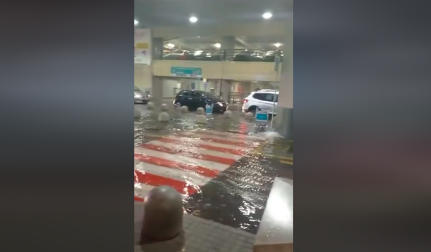 Maltempo, nubifragio su Caselle: allagata la strada d'ingresso dell'aeroporto